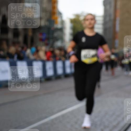 05.10.2025 - 20. swb-Marathon Bremen Strokosch-Dieckow http://msf.ph/oto/9267470 05.10.2025 11:08:58 Ziel 9184, 9466, 9774, 9912, 10031, 10087, 10248, 10458, 10714, 10840, 11126, 11142 meine-sportfotos.de