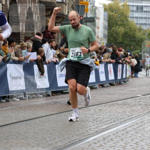 05.10.2025 - 20. swb-Marathon Bremen Strokosch-Dieckow http://msf.ph/oto/9267474 05.10.2025 12:59:34 Ziel 133, 2967, 4369, 6385 meine-sportfotos.de