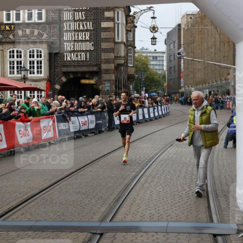 05.10.2025 - 20. swb-Marathon Bremen Yannick Fuchs http://msf.ph/oto/9267476 05.10.2025 12:10:44 Ziel 15 meine-sportfotos.de