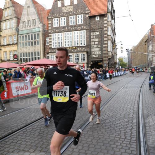 05.10.2025 - 20. swb-Marathon Bremen Yannick Fuchs http://msf.ph/oto/9267477 05.10.2025 10:52:04 Ziel 9683, 10380, 10581, 10625, 10817, 11080, 11136, 11325, 11394 meine-sportfotos.de