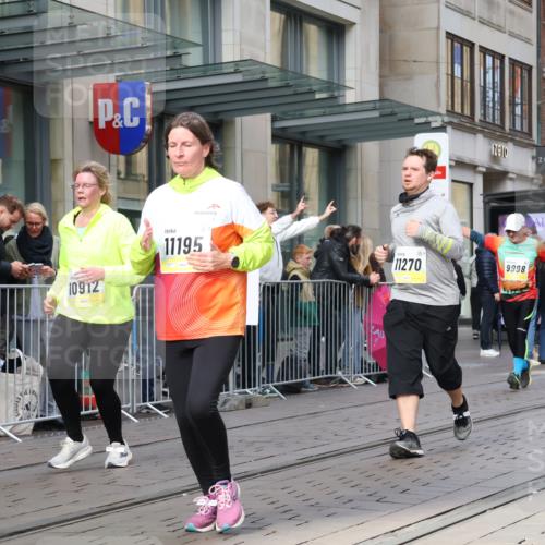 05.10.2025 - 20. swb-Marathon Bremen Strokosch-Dieckow http://msf.ph/oto/9267483 05.10.2025 11:06:08 Ziel 7979, 9178, 9205, 9228, 9357, 9523, 9619, 9712, 9764, 9998, 10152, 10239, 10243, 10374, 10404, 10611, 10640, 10699, 10732, 10912, 11027, 11065, 11092, 11143, 11169, 11195, 11233, 11270, 11324, 11365, 11485, 11605, 11706, 11721, 11746, 7979, 9178, 9205, 9228, 9357, 9523, 9619, 9712, 9764, 9998, 10152, 10239, 10243, 10374, 10404, 10611, 10640, 10699, 10732, 10912, 11027, 11065, 11092, 11143, 11169, 11195, 11270, 11324, 11365, 11605 meine-sportfotos.de
