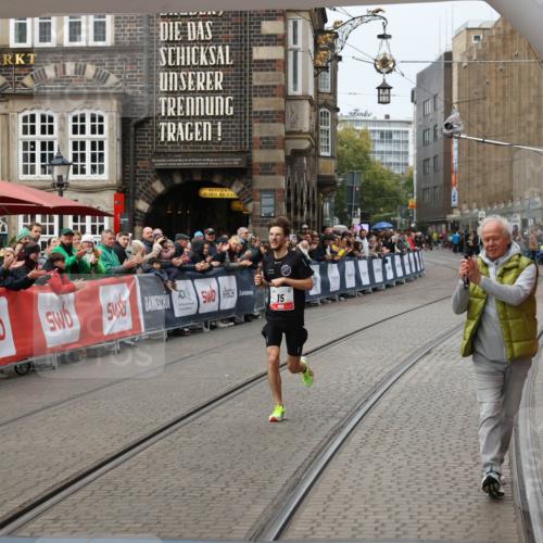 05.10.2025 - 20. swb-Marathon Bremen Yannick Fuchs http://msf.ph/oto/9267486 05.10.2025 12:10:45 Ziel 15 meine-sportfotos.de