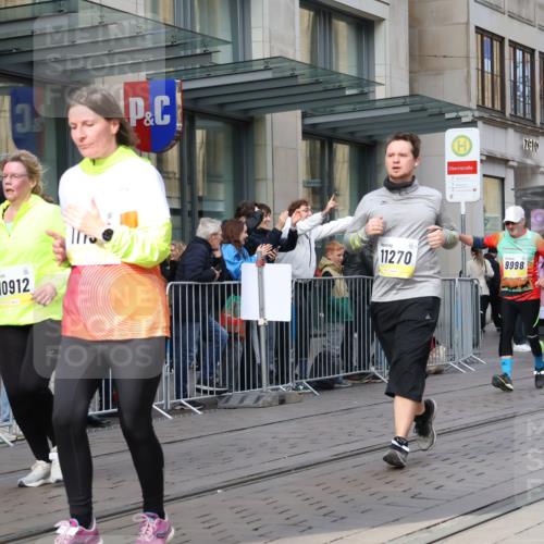 05.10.2025 - 20. swb-Marathon Bremen Strokosch-Dieckow http://msf.ph/oto/9267493 05.10.2025 11:06:08 Ziel 7979, 9178, 9205, 9228, 9357, 9523, 9619, 9712, 9764, 9998, 10152, 10239, 10243, 10374, 10404, 10611, 10640, 10699, 10732, 10912, 11027, 11065, 11092, 11143, 11169, 11195, 11233, 11270, 11324, 11365, 11485, 11605, 11706, 11721, 11746, 7979, 9178, 9205, 9228, 9357, 9523, 9619, 9712, 9764, 9998, 10152, 10239, 10243, 10374, 10404, 10611, 10640, 10699, 10732, 10912, 11027, 11065, 11092, 11143, 11169, 11195, 11270, 11324, 11365, 11605 meine-sportfotos.de