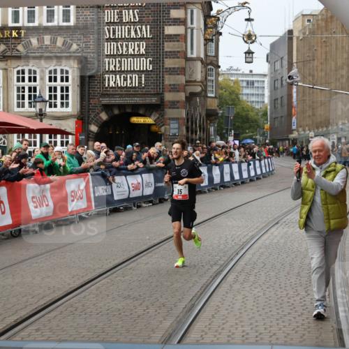 05.10.2025 - 20. swb-Marathon Bremen Yannick Fuchs http://msf.ph/oto/9267496 05.10.2025 12:10:45 Ziel 15 meine-sportfotos.de
