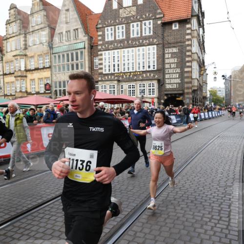 05.10.2025 - 20. swb-Marathon Bremen Yannick Fuchs http://msf.ph/oto/9267497 05.10.2025 10:52:04 Ziel 9683, 10380, 10581, 10625, 10817, 11080, 11136, 11325, 11394 meine-sportfotos.de
