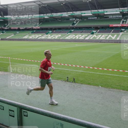 05.10.2025 - 20. swb-Marathon Bremen Michael Burmester http://msf.ph/oto/9267500 05.10.2025 12:32:50 Laufen im Stadion 218, 369, 569, 650, 664, 746, 850, 908, 1494, 1665, 1928, 2033, 2682, 141, 938, 1093 meine-sportfotos.de