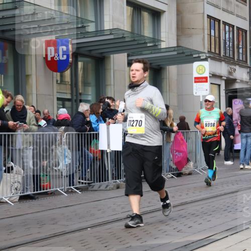 05.10.2025 - 20. swb-Marathon Bremen Strokosch-Dieckow http://msf.ph/oto/9267507 05.10.2025 11:06:08 Ziel 7979, 9178, 9205, 9228, 9357, 9523, 9619, 9712, 9764, 9998, 10152, 10239, 10243, 10374, 10404, 10611, 10640, 10699, 10732, 10912, 11027, 11065, 11092, 11143, 11169, 11195, 11233, 11270, 11324, 11365, 11485, 11605, 11706, 11721, 11746, 7979, 9178, 9205, 9228, 9357, 9523, 9619, 9712, 9764, 9998, 10152, 10239, 10243, 10374, 10404, 10611, 10640, 10699, 10732, 10912, 11027, 11065, 11092, 11143, 11169, 11195, 11270, 11324, 11365, 11605 meine-sportfotos.de