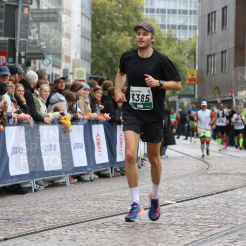 05.10.2025 - 20. swb-Marathon Bremen Strokosch-Dieckow http://msf.ph/oto/9267508 05.10.2025 12:59:36 Ziel 133, 6385 meine-sportfotos.de