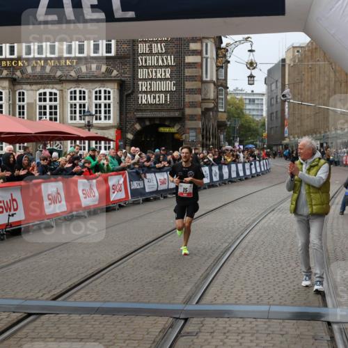 05.10.2025 - 20. swb-Marathon Bremen Yannick Fuchs http://msf.ph/oto/9267517 05.10.2025 12:10:45 Ziel 15 meine-sportfotos.de