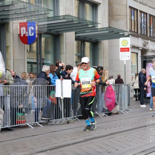 05.10.2025 - 20. swb-Marathon Bremen Strokosch-Dieckow http://msf.ph/oto/9267535 05.10.2025 11:06:09 Ziel 9178, 9205, 9228, 9357, 9523, 9619, 9764, 9998, 10152, 10239, 10243, 10374, 10404, 10611, 10640, 10699, 10732, 10912, 11027, 11143, 11169, 11195, 11233, 11270, 11324, 11365, 11485, 11605, 11706, 11721, 11746, 11747, 9178, 9205, 9228, 9357, 9523, 9619, 9764, 9998, 10152, 10239, 10243, 10374, 10404, 10611, 10640, 10699, 10732, 10912, 11027, 11143, 11169, 11195, 11270, 11324, 11365, 11605 meine-sportfotos.de