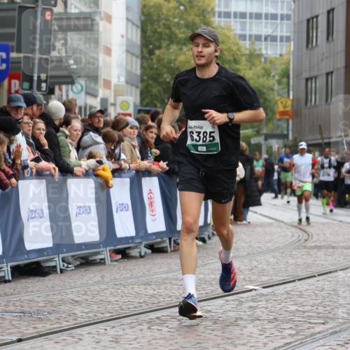 05.10.2025 - 20. swb-Marathon Bremen Strokosch-Dieckow http://msf.ph/oto/9267540 05.10.2025 12:59:36 Ziel 133, 6385 meine-sportfotos.de