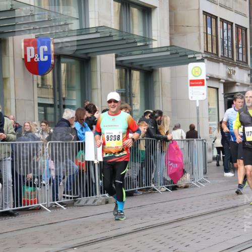 05.10.2025 - 20. swb-Marathon Bremen Strokosch-Dieckow http://msf.ph/oto/9267552 05.10.2025 11:06:10 Ziel 9178, 9205, 9357, 9619, 9764, 9998, 10239, 10404, 10611, 10640, 10699, 10732, 10912, 11027, 11143, 11169, 11195, 11233, 11270, 11324, 11365, 11485, 11605, 11706, 11721, 11746, 11747, 9178, 9205, 9357, 9619, 9764, 9998, 10239, 10404, 10611, 10640, 10699, 10732, 10912, 11027, 11143, 11169, 11195, 11270, 11324, 11365, 11605 meine-sportfotos.de