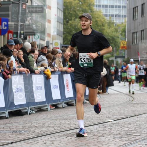 05.10.2025 - 20. swb-Marathon Bremen Strokosch-Dieckow http://msf.ph/oto/9267566 05.10.2025 12:59:36 Ziel 133, 6385 meine-sportfotos.de