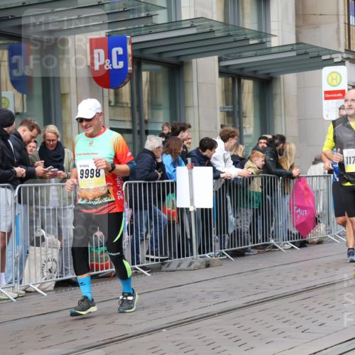 05.10.2025 - 20. swb-Marathon Bremen Strokosch-Dieckow http://msf.ph/oto/9267574 05.10.2025 11:06:11 Ziel 9178, 9205, 9357, 9619, 9764, 9998, 10239, 10611, 10640, 10699, 10732, 10912, 11027, 11143, 11195, 11233, 11270, 11324, 11365, 11485, 11605, 11706, 11721, 11746, 11747, 9178, 9205, 9357, 9619, 9764, 9998, 10239, 10611, 10640, 10699, 10732, 10912, 11027, 11143, 11195, 11270, 11324, 11365, 11605 meine-sportfotos.de