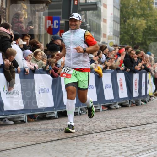 05.10.2025 - 20. swb-Marathon Bremen Strokosch-Dieckow http://msf.ph/oto/9267587 05.10.2025 12:59:48 Ziel 37, 377, 1476, 5287, 5988 meine-sportfotos.de