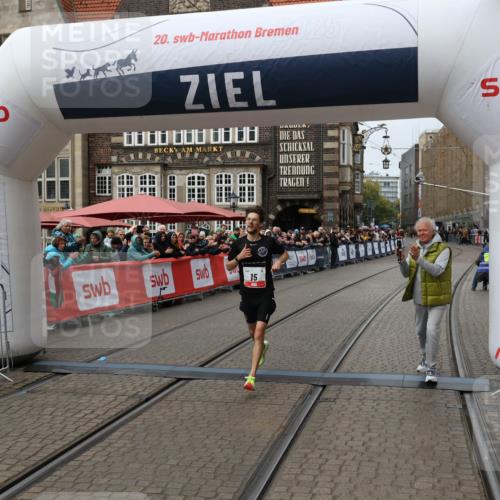 05.10.2025 - 20. swb-Marathon Bremen Yannick Fuchs http://msf.ph/oto/9267596 05.10.2025 12:10:46 Ziel 15 meine-sportfotos.de