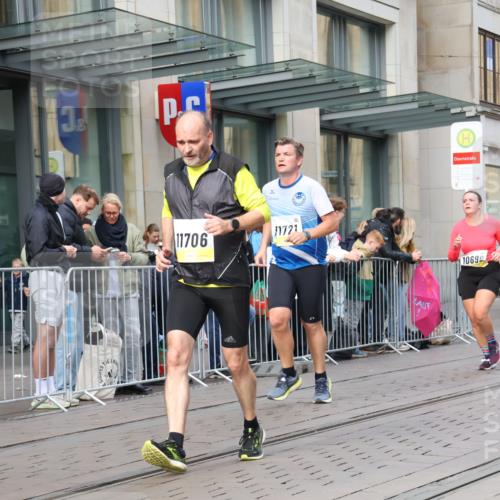 05.10.2025 - 20. swb-Marathon Bremen Strokosch-Dieckow http://msf.ph/oto/9267597 05.10.2025 11:06:12 Ziel 9178, 9205, 9357, 9619, 9764, 9998, 10239, 10498, 10611, 10640, 10699, 10732, 10912, 11027, 11143, 11195, 11233, 11270, 11324, 11365, 11485, 11565, 11605, 11706, 11721, 11746, 11747, 9178, 9205, 9357, 9619, 9764, 9998, 10239, 10498, 10611, 10640, 10699, 10732, 10912, 11027, 11143, 11195, 11270, 11324, 11365, 11565, 11605 meine-sportfotos.de