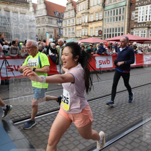 05.10.2025 - 20. swb-Marathon Bremen Yannick Fuchs http://msf.ph/oto/9267599 05.10.2025 10:52:05 Ziel 9683, 10380, 10581, 10625, 10817, 11080, 11136, 11325, 11394 meine-sportfotos.de
