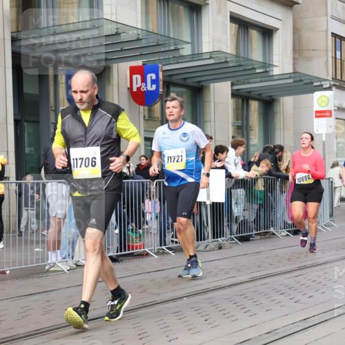 05.10.2025 - 20. swb-Marathon Bremen Strokosch-Dieckow http://msf.ph/oto/9267612 05.10.2025 11:06:13 Ziel 9178, 9357, 9619, 9764, 9998, 10239, 10498, 10611, 10640, 10699, 10732, 10912, 11027, 11143, 11195, 11233, 11270, 11324, 11365, 11485, 11565, 11605, 11706, 11721, 11746, 11747, 9178, 9357, 9619, 9764, 9998, 10239, 10498, 10611, 10640, 10699, 10732, 10912, 11027, 11143, 11195, 11270, 11324, 11365, 11565, 11605 meine-sportfotos.de
