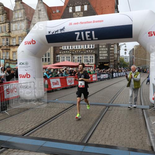05.10.2025 - 20. swb-Marathon Bremen Yannick Fuchs http://msf.ph/oto/9267630 05.10.2025 12:10:47 Ziel 15 meine-sportfotos.de