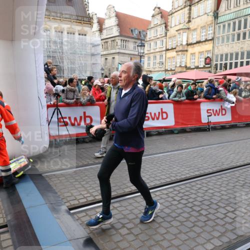 05.10.2025 - 20. swb-Marathon Bremen Yannick Fuchs http://msf.ph/oto/9267642 05.10.2025 10:52:05 Ziel 9683, 10380, 10581, 10625, 10817, 11080, 11136, 11325, 11394 meine-sportfotos.de