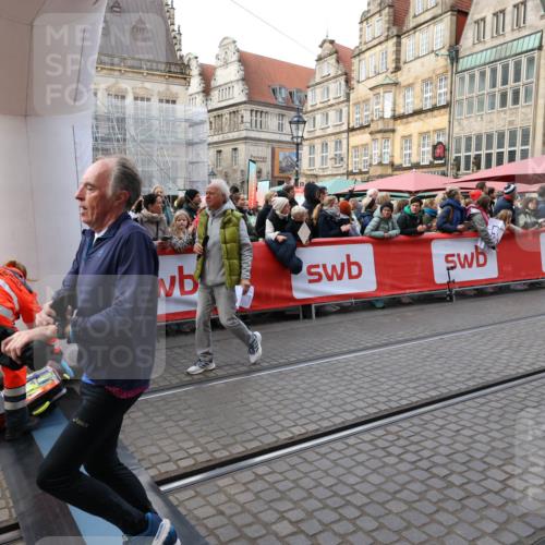 05.10.2025 - 20. swb-Marathon Bremen Yannick Fuchs http://msf.ph/oto/9267649 05.10.2025 10:52:06 Ziel 9683, 10380, 10581, 10625, 10817, 11080, 11136, 11273, 11325, 11394 meine-sportfotos.de