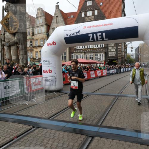 05.10.2025 - 20. swb-Marathon Bremen Yannick Fuchs http://msf.ph/oto/9267664 05.10.2025 12:10:47 Ziel 15 meine-sportfotos.de