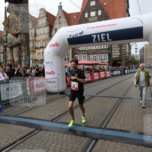 05.10.2025 - 20. swb-Marathon Bremen Yannick Fuchs http://msf.ph/oto/9267673 05.10.2025 12:10:47 Ziel 15 meine-sportfotos.de