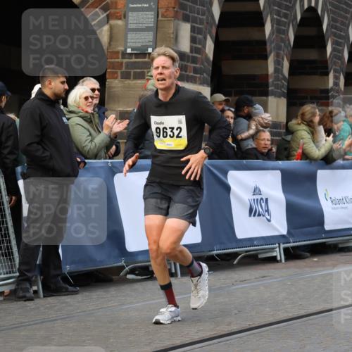 05.10.2025 - 20. swb-Marathon Bremen Strokosch-Dieckow http://msf.ph/oto/9267679 05.10.2025 11:09:05 Ziel 9632, 9798, 9815, 10315, 10458, 10784, 11379, 11437 meine-sportfotos.de