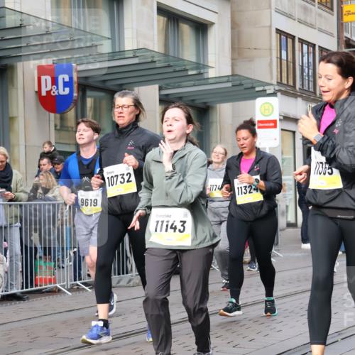 05.10.2025 - 20. swb-Marathon Bremen Strokosch-Dieckow http://msf.ph/oto/9267681 05.10.2025 11:06:15 Ziel 9178, 9357, 9619, 9764, 9998, 10001, 10239, 10498, 10611, 10640, 10699, 10732, 10747, 10748, 10912, 10937, 11027, 11143, 11195, 11233, 11270, 11324, 11365, 11485, 11565, 11605, 11706, 11721, 11746, 11747, 9178, 9357, 9619, 9764, 9998, 10001, 10239, 10498, 10611, 10640, 10699, 10732, 10747, 10748, 10912, 10937, 11027, 11143, 11195, 11270, 11324, 11365, 11565, 11605 meine-sportfotos.de