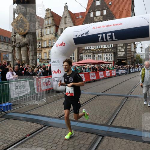 05.10.2025 - 20. swb-Marathon Bremen Yannick Fuchs http://msf.ph/oto/9267683 05.10.2025 12:10:47 Ziel 15 meine-sportfotos.de