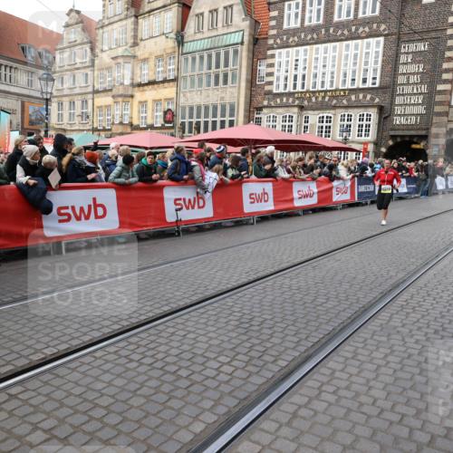 05.10.2025 - 20. swb-Marathon Bremen Yannick Fuchs http://msf.ph/oto/9267684 05.10.2025 10:52:06 Ziel 9683, 10380, 10581, 10625, 10817, 11080, 11136, 11273, 11325, 11394 meine-sportfotos.de