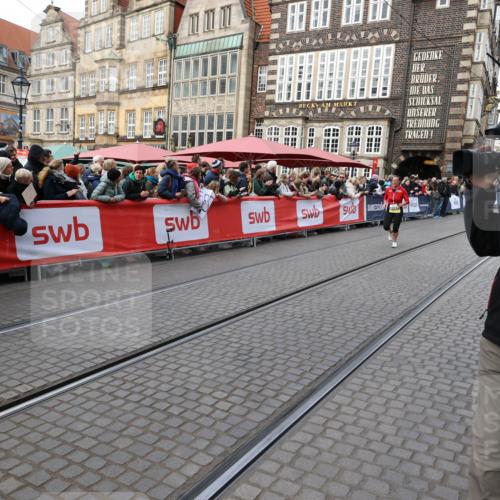 05.10.2025 - 20. swb-Marathon Bremen Yannick Fuchs http://msf.ph/oto/9267696 05.10.2025 10:52:06 Ziel 9683, 10380, 10581, 10625, 10817, 11080, 11136, 11273, 11325, 11394 meine-sportfotos.de