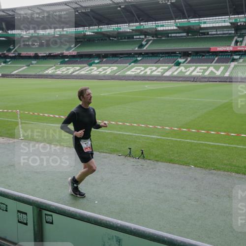 05.10.2025 - 20. swb-Marathon Bremen Michael Burmester http://msf.ph/oto/9267700 05.10.2025 12:33:13 Laufen im Stadion 121, 218, 307, 363, 369, 650, 664, 746, 850, 908, 1070, 1372, 1494, 1617, 1889, 1913, 1928, 2000, 2033, 2267, 2682, 4251, 6957, 7259, 8582, 569, 908 meine-sportfotos.de