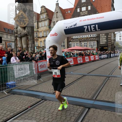 05.10.2025 - 20. swb-Marathon Bremen Yannick Fuchs http://msf.ph/oto/9267703 05.10.2025 12:10:48 Ziel 15 meine-sportfotos.de