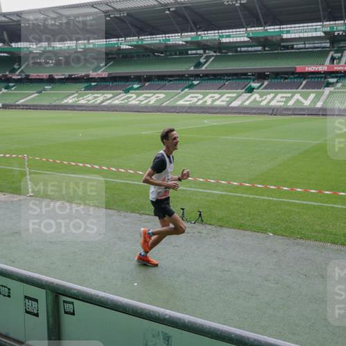 05.10.2025 - 20. swb-Marathon Bremen Michael Burmester http://msf.ph/oto/9267727 05.10.2025 12:33:14 Laufen im Stadion 121, 218, 307, 363, 369, 650, 664, 746, 850, 1070, 1372, 1494, 1617, 1889, 1913, 1928, 2000, 2033, 2267, 2682, 4251, 6957, 7259, 8582, 664, 908 meine-sportfotos.de