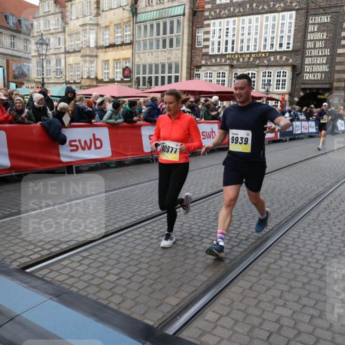 05.10.2025 - 20. swb-Marathon Bremen Yannick Fuchs http://msf.ph/oto/9267759 05.10.2025 10:52:12 Ziel 9226, 9683, 9939, 10977, 11273, 11325 meine-sportfotos.de