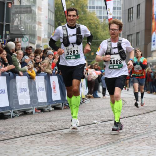 05.10.2025 - 20. swb-Marathon Bremen Strokosch-Dieckow http://msf.ph/oto/9267762 05.10.2025 12:59:52 Ziel 37, 40, 377, 1476, 5287, 5988, 8351 meine-sportfotos.de