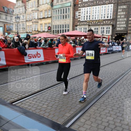 05.10.2025 - 20. swb-Marathon Bremen Yannick Fuchs http://msf.ph/oto/9267771 05.10.2025 10:52:12 Ziel 9226, 9683, 9939, 10977, 11273, 11325 meine-sportfotos.de