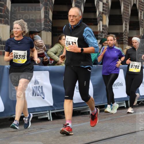 05.10.2025 - 20. swb-Marathon Bremen Strokosch-Dieckow http://msf.ph/oto/9267773 05.10.2025 11:09:09 Ziel 9632, 9798, 9815, 10315, 10522, 10784, 11056, 11379, 11437, 11530, 11674 meine-sportfotos.de