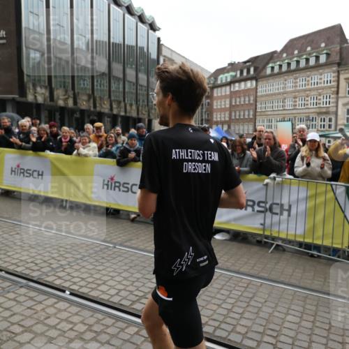 05.10.2025 - 20. swb-Marathon Bremen Yannick Fuchs http://msf.ph/oto/9267775 05.10.2025 12:10:49 Ziel 15 meine-sportfotos.de