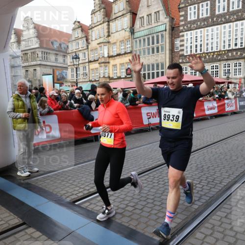 05.10.2025 - 20. swb-Marathon Bremen Yannick Fuchs http://msf.ph/oto/9267781 05.10.2025 10:52:12 Ziel 9226, 9683, 9939, 10977, 11273, 11325 meine-sportfotos.de