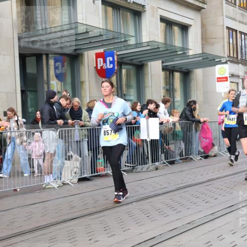 05.10.2025 - 20. swb-Marathon Bremen Strokosch-Dieckow http://msf.ph/oto/9267783 05.10.2025 11:06:21 Ziel 8574, 9178, 9321, 9357, 9605, 9619, 9826, 9942, 9998, 10001, 10148, 10168, 10239, 10498, 10580, 10699, 10732, 10747, 10748, 10912, 10937, 11027, 11143, 11270, 11324, 11355, 11365, 11389, 11414, 11497, 11565, 11605, 11706, 11721, 11746, 11747, 8574, 9178, 9321, 9357, 9605, 9619, 9826, 9942, 9998, 10001, 10148, 10168, 10239, 10498, 10580, 10699, 10732, 10747, 10748, 10912, 10937, 11027, 11143, 11270, 11324, 11355, 11365, 11389, 11414, 11497, 11565, 11605 meine-sportfotos.de