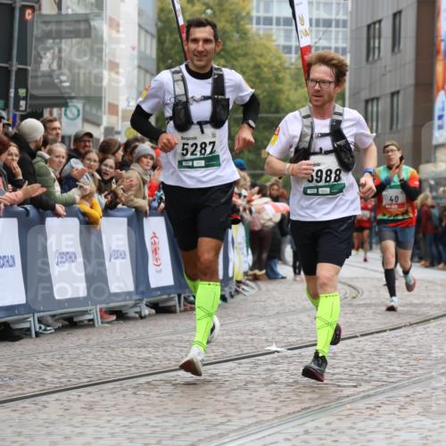 05.10.2025 - 20. swb-Marathon Bremen Strokosch-Dieckow http://msf.ph/oto/9267787 05.10.2025 12:59:52 Ziel 37, 40, 377, 1476, 5287, 5988, 8351 meine-sportfotos.de