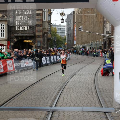 05.10.2025 - 20. swb-Marathon Bremen Yannick Fuchs http://msf.ph/oto/9267790 05.10.2025 12:12:28 Ziel 49 meine-sportfotos.de