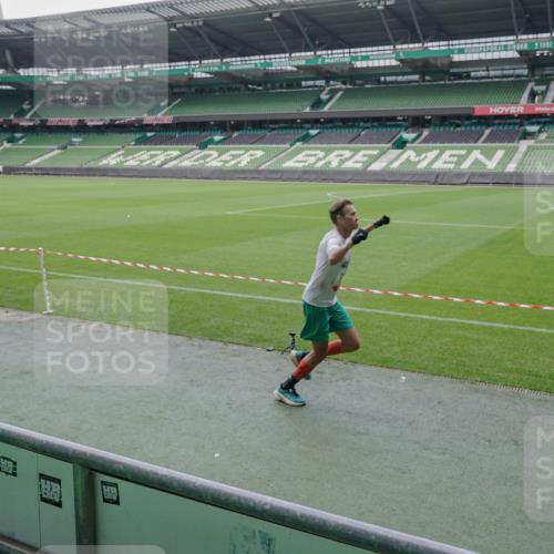 05.10.2025 - 20. swb-Marathon Bremen Michael Burmester http://msf.ph/oto/9267795 05.10.2025 12:33:22 Laufen im Stadion 121, 218, 307, 363, 369, 474, 746, 850, 900, 1070, 1360, 1372, 1494, 1617, 1889, 1913, 1928, 2000, 2033, 2267, 2682, 4251, 6957, 7259, 8582, 650, 664, 908 meine-sportfotos.de