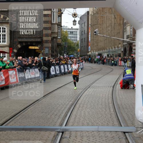 05.10.2025 - 20. swb-Marathon Bremen Yannick Fuchs http://msf.ph/oto/9267799 05.10.2025 12:12:28 Ziel 49 meine-sportfotos.de