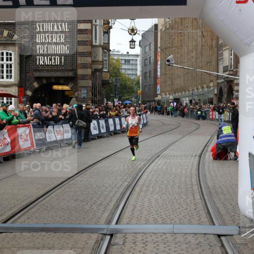 05.10.2025 - 20. swb-Marathon Bremen Yannick Fuchs http://msf.ph/oto/9267805 05.10.2025 12:12:28 Ziel 49 meine-sportfotos.de