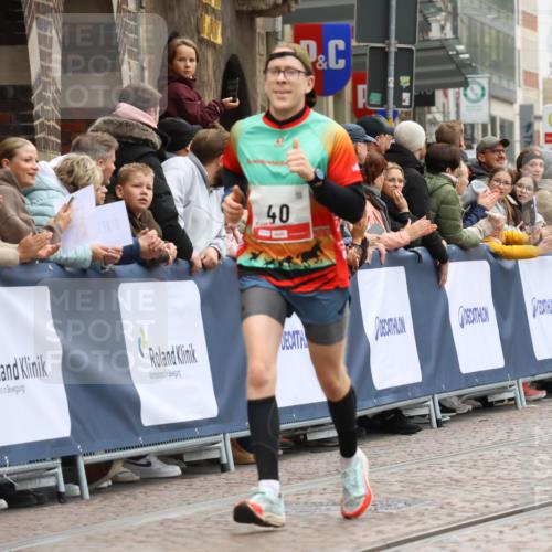 05.10.2025 - 20. swb-Marathon Bremen Strokosch-Dieckow http://msf.ph/oto/9267812 05.10.2025 12:59:58 Ziel 40, 689, 2186, 8351 meine-sportfotos.de