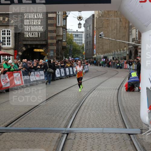 05.10.2025 - 20. swb-Marathon Bremen Yannick Fuchs http://msf.ph/oto/9267817 05.10.2025 12:12:28 Ziel 49 meine-sportfotos.de